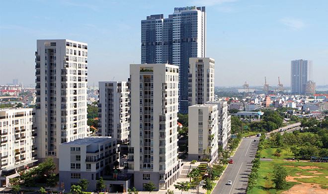 Nhằm tối ưu hoạt động quản lý và kinh doanh bất động sản trong dự án mới LAMER1, mới đây công ty TNHH Tân Đại Minh đã quyết định ứng dụng phần mềm quản lý bất động sản Landsoft để chuyên nghiệp hóa trong công tác quản lý bất động sản, hỗ trợ xây dựng hình ảnh thương hiệu chuyên nghiệp và vững mạnh hơn. Sự trợ giúp của hệ thống phần mềm quản lý bất động sản Landsoft phần nào đã giúp Tân Đại Minh giải quyết được bài toán khó trong công tác quản lý bất động sản của mình. 1., Bài toán quản lý dự án nhà ở xã hội LAMER1 khiến Tân Đại Minh gặp khó khăn Là một doanh nghiệp mới xuất hiện trong lĩnh vực đầu tư bất động sản và xây dựng. Bài toán mà Tân Đại Minh gặp phải lúc này ngoài những vấn đề về kinh doanh, nguồn vốn và định hướng phát triển thì khó khăn trong công tác quản lý dự án bất động sản cũng khiến Tân Đại Minh gặp phải không ít chật vật trong hoạt động đầu tư và xây dựng. Đặc biệt trong dự án nhà ở xã hội Tân Đại Minh (LAMER1) được triển khai tại tổ 47, khu vực 5, phường Quang Trung, thành phố Quy Nhơn cũng khiến doanh nghiệp gặp khó khăn trong công tác quản lý dự án bất động sản, đặc biệt là những vấn đề quản lý chi tiết dự án bất động sản từ thông tin dự án cho tới chính sách bán hàng, lịch thanh toán, hệ thống biểu mẫu hợp đồng, công nợ…. Trong đó dự án nhà ở xã hội Tân Đại Minh (LAMER1) lại là phân khúc bất động sản bình dân, đối tượng khách hàng chủ yếu nhằm vào những khách hàng có khả năng tài chính không cao, việc vay vốn mua nhà, mua nhà trả góp… là không thể thiếu, vì vậy làm sao để quản lý công nợ khách hàng, làm sao để thu tiền nhà khách hàng đúng hạn cũng là vấn đề khó khăn mà doanh nghiệp mới như Tân Đại Minh gặp phải khi triển khai mở bán dự án nhà ở (LAMER1) . Để giải quyết tình trạng khó khăn trên, Tân Đại Minh đã quyết định ứng dụng công nghệ vào quản lý dự án bất động sản doanh nghiệp đang triển khai, trong đó hệ thống phần mềm quản lý bất động sản Landsoft nhanh chóng trở thành thương hiệu hàng đầu được Tân Đại Minh chú ý và quan tâm nhằm giải quyết nhanh chóng những khó khăn trong quản lý bất động sản mà doanh nghiệp đang gặp phải. 2. Tối ưu quản lý dự án bất động sản LAMER1 hiệu quả nhờ phần mềm quản lý bất động sản Landsoft Nhằm thay đổi tình trạng khó khăn trong quản lý, Tân Đại Minh đã lựa chọn ứng dụng phần mềm quản lý bất động sản Landsoft để nâng cao công tác quản lý dự án bất động sản (LAMER1) toàn diện và hiệu quả hơn. Sự trợ giúp của hệ thống phần mềm quản lý bất động sản Landsoft giúp Tân Đại Minh có thể quản lý dự án toàn diện và chi tiết hơn, bao gồm cả chính sách bán hàng, thông tin dự án, lịch thanh toán của khách hàng cho tới những biểu mẫu về hợp đồng, công nợ một cách hiệu quả nhất. Đặc biệt khi sử dụng hệ thống phần mềm quản lý bất động sản Landsoft giúp Tân Đại Minh có thể quản lý được toàn bộ dự án nhà ở xã hội (LAMER1) tối ưu nhất, giúp Tân Đại Minh lẫn khách hàng mua nhà của doanh nghiệp có được cái nhìn chính xác và tổng thể về toàn bộ dự án, bao gồm vị trí, tổng diện tích dự án, mô tả chi tiết và chính xác cảnh quan, diện tích đường giao thông…. Cùng các thông tin liên quan, từ đó giúp khách hàng nắm bắt được thông tin đầy đủ mà không tốn thời gian tới tận nơi xem xét dự án nhà ở xã hội, tăng cường khả năng bán hàng và khoanh vùng được khách hàng tiềm năng cho doanh nghiệp. Điều quan trọng là khi sử dụng phần mềm quản lý bất động sản Landsoft còn giúp Tân Đại Minh thiết lập được nhiều trường hợp thanh toán khác nhau, hỗ trợ xây dựng chính sách bán hàng tối ưu và thiết thực cho dự án nhà ở xã hội (LAMER1) . Phần mềm cũng giúp Tân Đại Minh dễ dàng quản lý được lịch thanh toán của khách hàng, tiến độ và kế hoạch bán hàng của dự án nhà ở xã hội (LAMER1) chính xác và nhanh chóng nhất, bao gồm cả các chính sách khuyến mãi, tiến độ thanh toán đi kèm với tiến độ xây dựng, từ đó giúp khách hàng mua nhà có thể nắm bắt được tình hình xây dựng chính xác hơn, tiến hành thanh toán đúng hẹn. Hệ thống phần mềm còn tích hợp tính năng nhắc nợ khách hàng, quản lý toàn bộ biểu mẫu hợp đồng góp vốn, đặt cọc, chuyển nhượng, giữ chỗ, mua bán… để nâng cao hoạt động kinh doanh của Tân Đại Minh hiệu quả và chuyên nghiệp hơn. Ngoài ra sử dụng phần mềm quản lý bất động sản Landsoft còn giúp Tân Đại Minh có thể quản lý tốt chính sách bán hàng và tính giá bất động sản cho dự án nhà ở xã hội (LAMER1) chính xác nhất, bao gồm chính sách bán hàng và chính sách chiết khấu cho từng đối tượng khách hàng. Đặc biệt với tính năng quản lý bảng hàng khoa học sẽ giúp Tân Đại Minh dễ dàng quản lý lịch sử giao dịch của từng sản phẩm, hệ thống đang phân loại tình trạng bất động sản như giữ chỗ, đặt cọc, đã bán, chuyển nhượng hay thanh lý bằng màu sắc giúp nhân viên cập nhật bảng hàng nhanh nhất để tư vấn cho khách hàng. Hệ thống phần mềm còn hỗ trợ quản lý quy trình bàn giao, cấp sổ đỏ cho cư dân thực hiện trực tiếp trên hệ thống hỗ trợ bộ phận quản lý theo sát và quản lý hồ sơ đối với từng khách hàng. Phần mềm còn tích hợp tính năng marketing và chăm sóc khách hàng chuyên nghiệp, giúp Tân Đại Minh phân loại được khách hàng tiềm năng để có các chương trình chăm sóc khách hàng phù hợp. Hi vọng với sự hợp tác giữa Tân Đại Minh và DIP sẽ giúp Tân Đại Minh vững bước hơn trên con đường phát triển của mình !